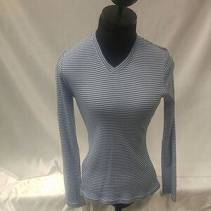 LADIES VICTORISON V NECK PULL OVER STRIPE TOP SM.